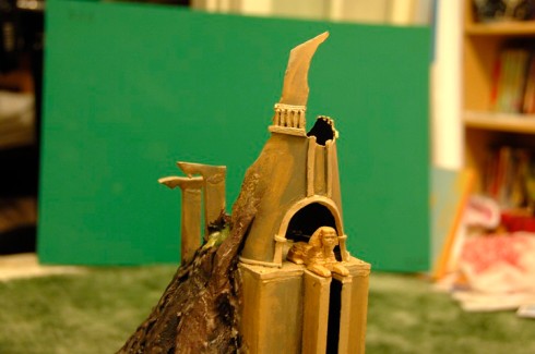 A close up of the little Sphinx and melted building.
